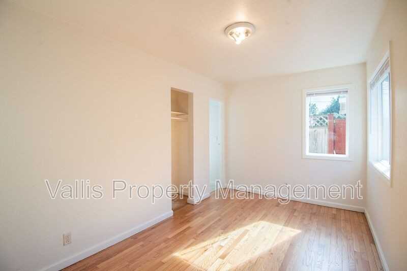 526 19th St Ne - Photo 7 of 10