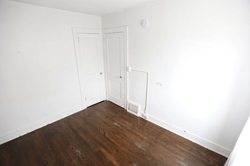 826 Pennoyer Avenue - Photo 5 of 6