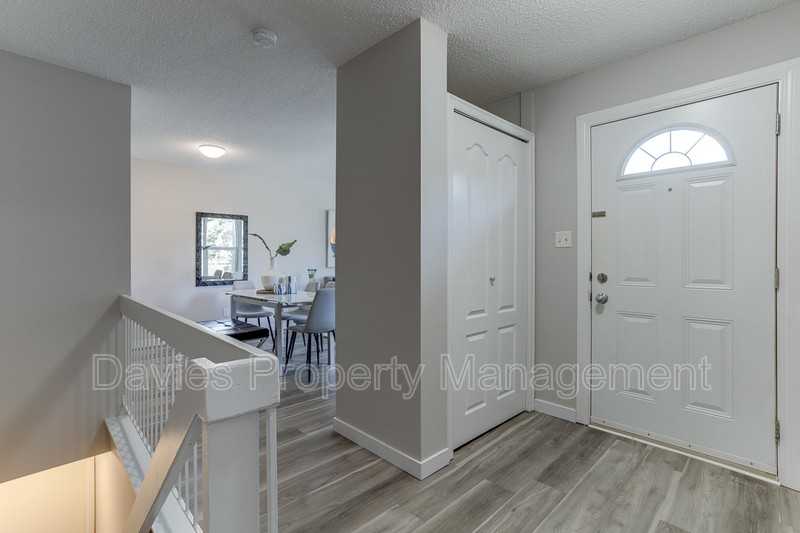 7032 Mill Woods Road South Nw - Photo 3 of 37