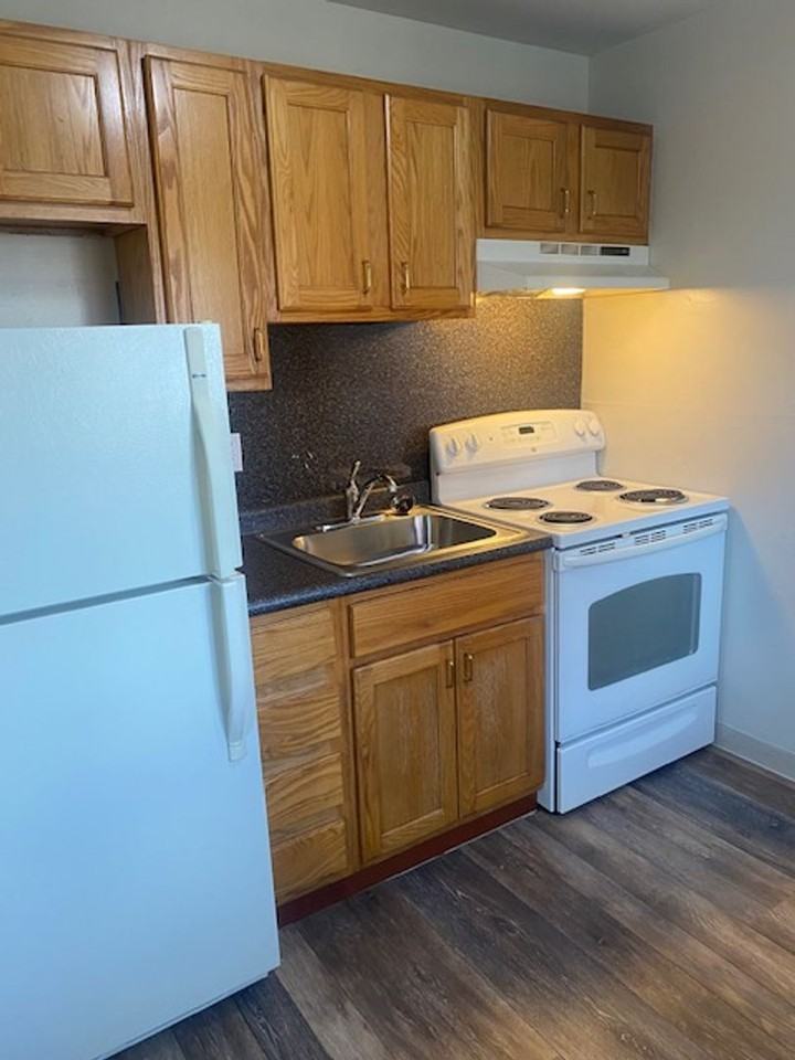 HOLLY GARDEN APARTMENTS - Photo 7 of 16