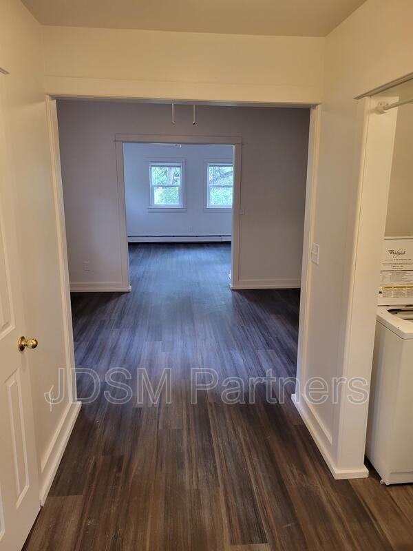 1570 Detroit St - Photo 5 of 28