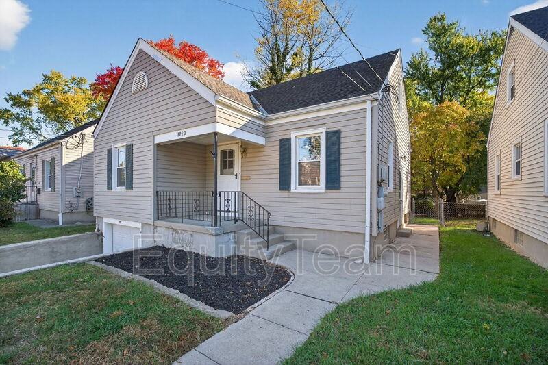 7020 La Boiteaux Avenue - Photo 3 of 31