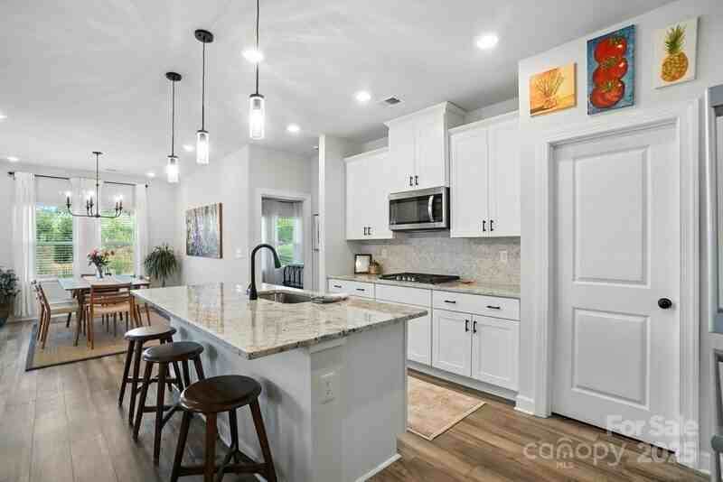 3140 Seville St - Photo 3 of 13