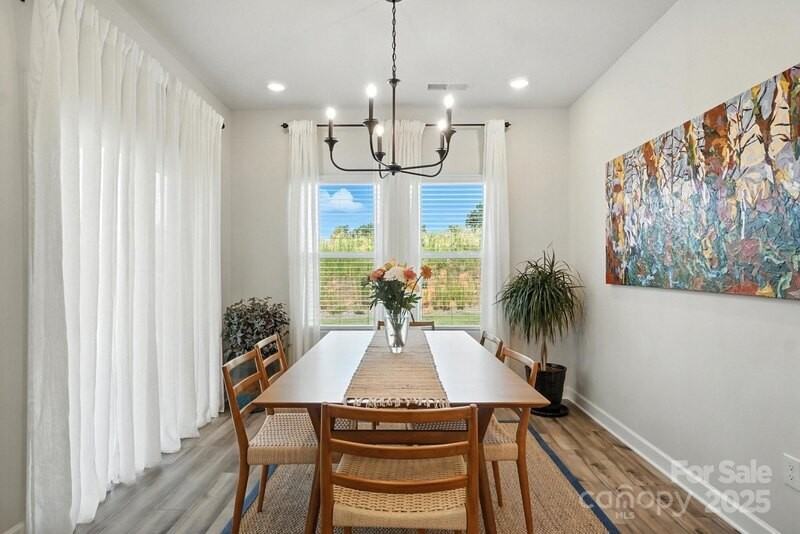 3140 Seville St - Photo 5 of 13