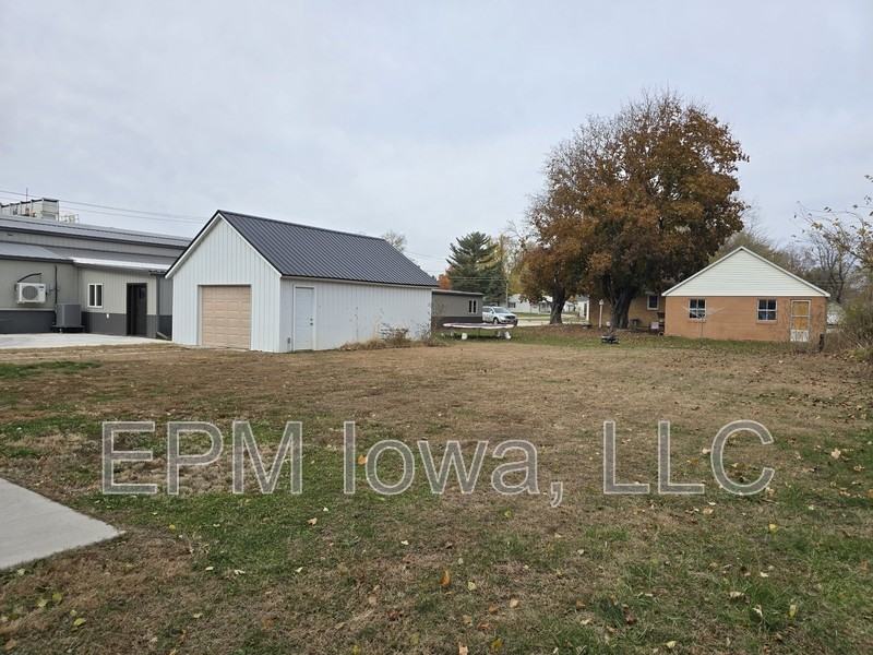 708 3rd St Nw - Photo 3 of 25