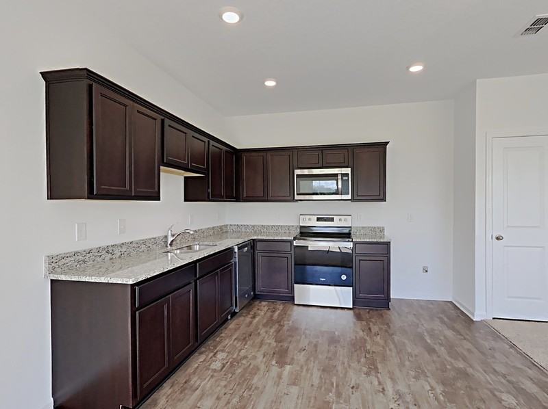 703 Madison Dr - Photo 5 of 18