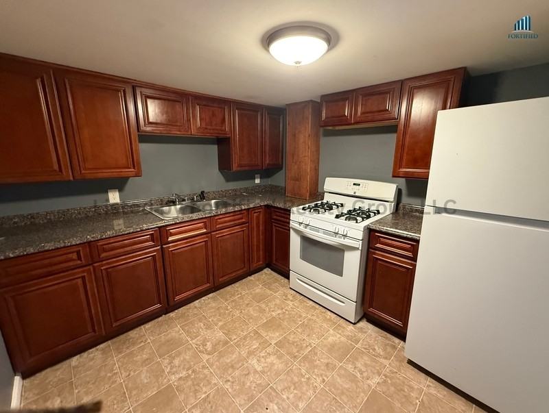 949 Locust St #3 - Photo 4 of 8