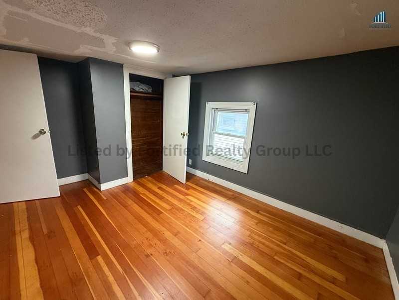 949 Locust St #3 - Photo 6 of 8