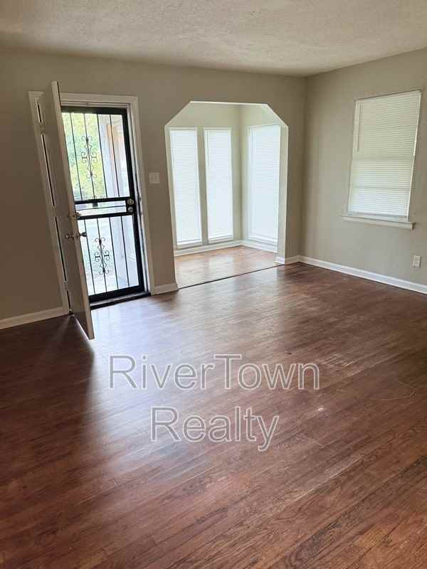 1655 Vicky Ln - Photo 3 of 10