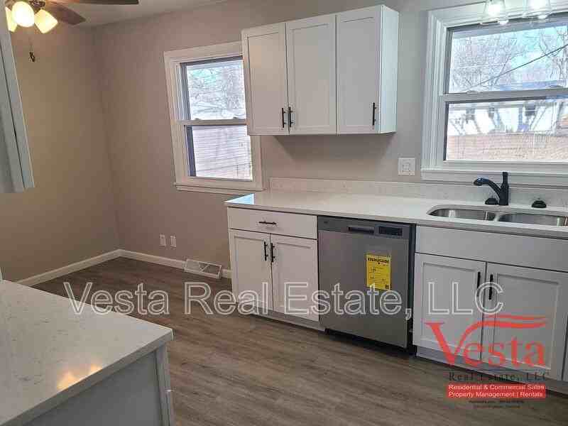 1219 Rutledge Rd - Photo 5 of 15