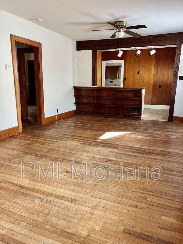 126 Monmoor Ave - Photo 2 of 19