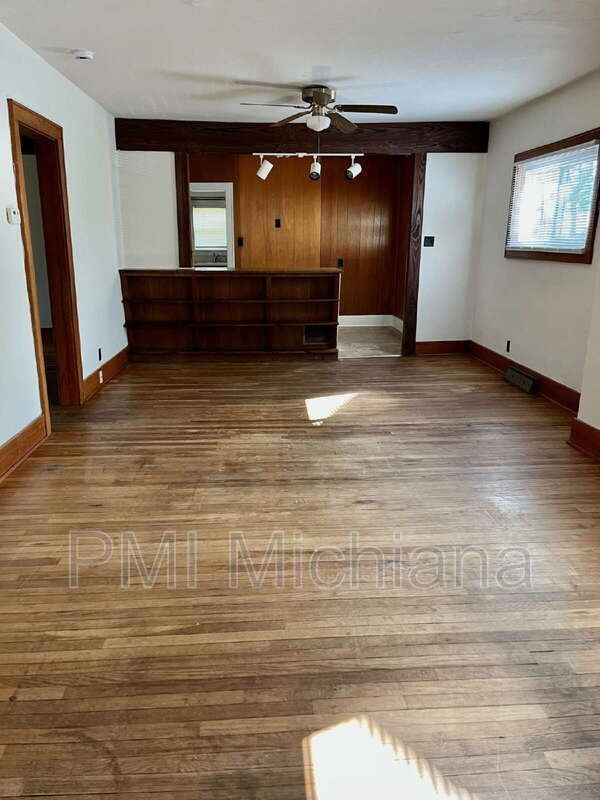 126 Monmoor Ave - Photo 3 of 19