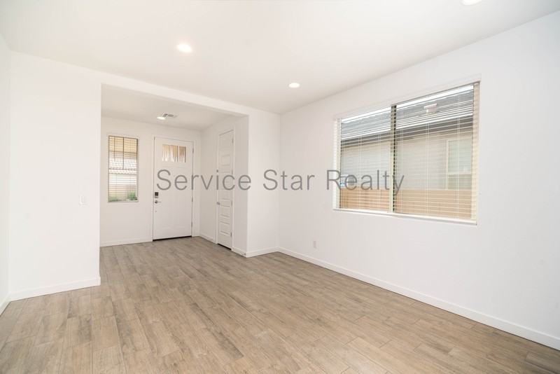 9156 West Roma Avenue - Photo 2 of 23