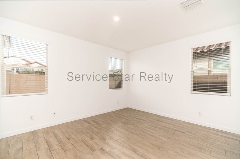 9156 West Roma Avenue - Photo 7 of 23