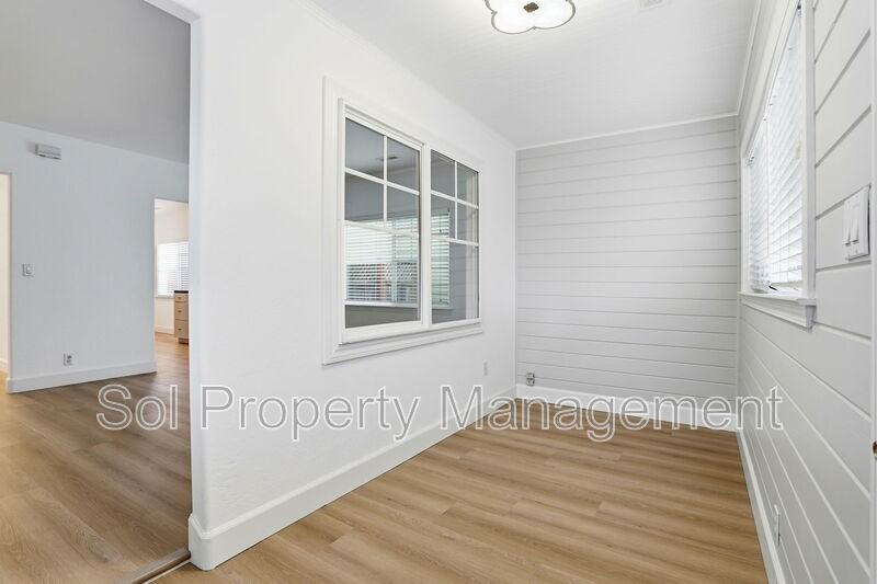 2625 Howe St - Photo 5 of 33