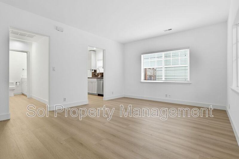 2625 Howe St - Photo 7 of 33