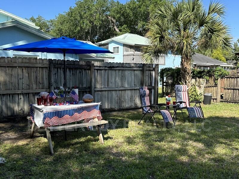 300 N Church St - Photo 7 of 34