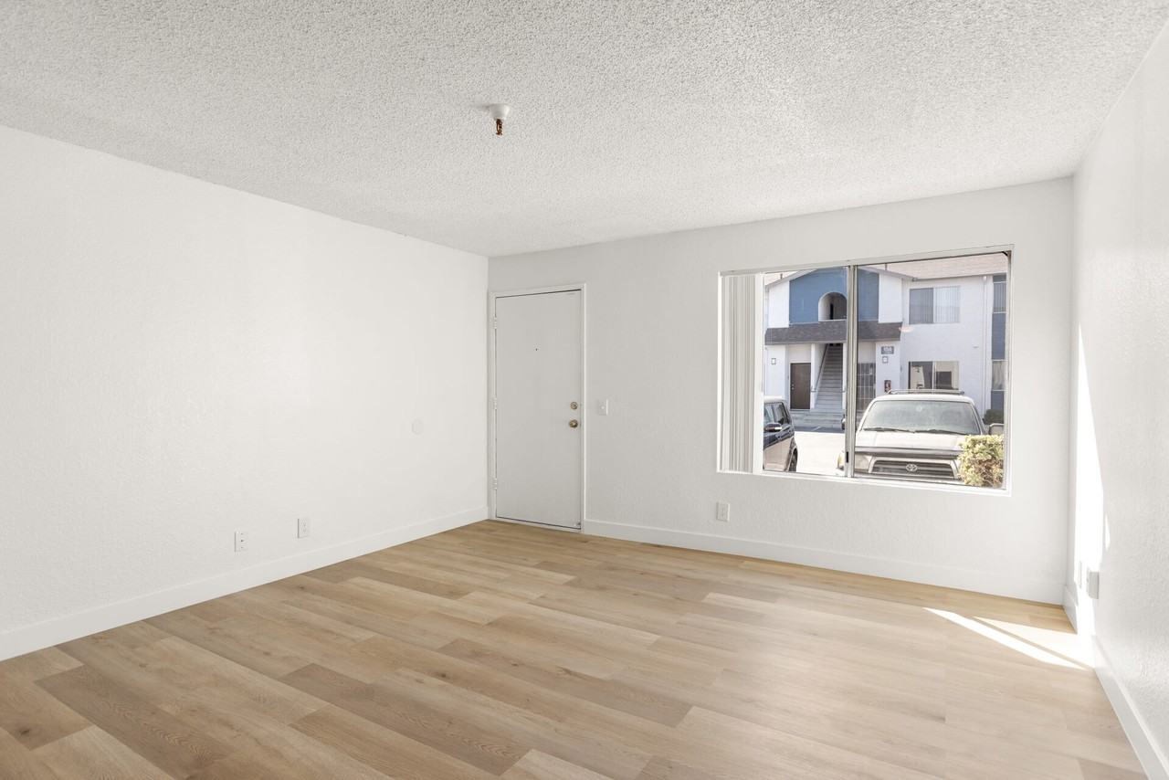 Mar at Chavez - Photo 7 of 17