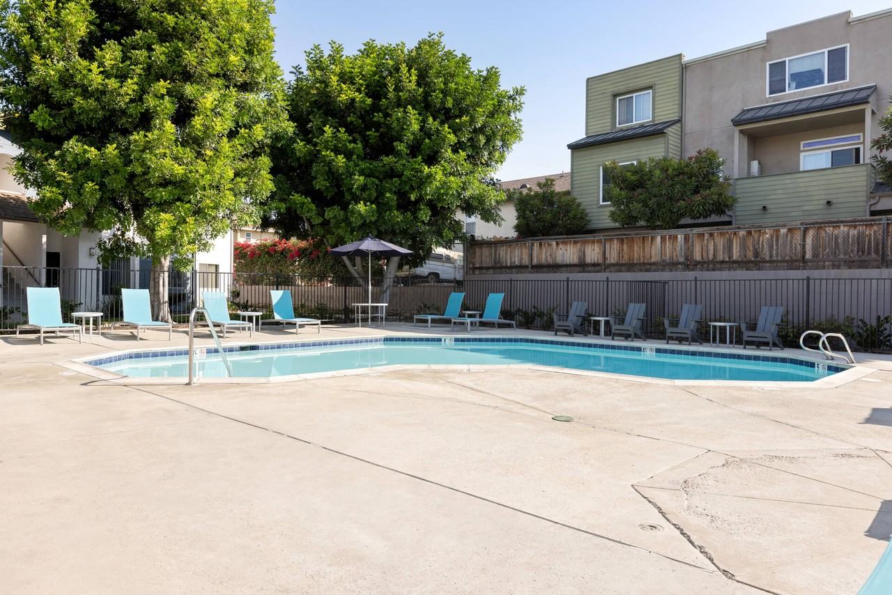 Mar at Chavez - Photo 2 of 17