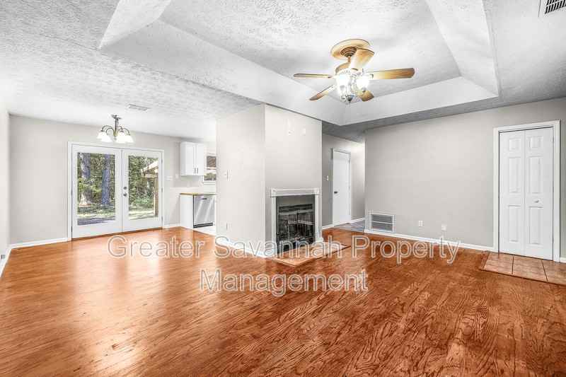 615 W Tietgen St - Photo 5 of 22