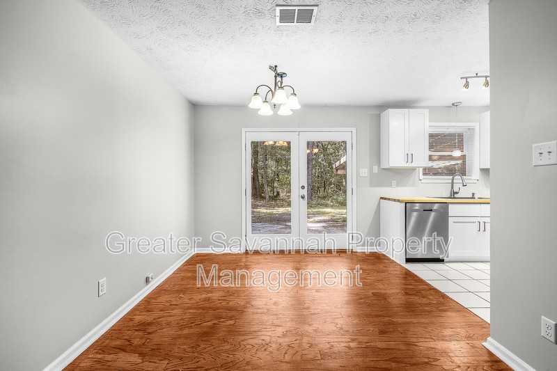 615 W Tietgen St - Photo 6 of 22