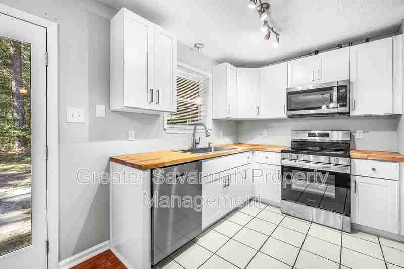 615 W Tietgen St - Photo 7 of 22
