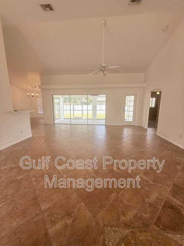 2725 Chiquita Blvd S - Photo 5 of 34