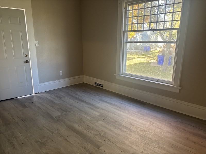 1534 3rd Ave Se - Photo 3 of 5