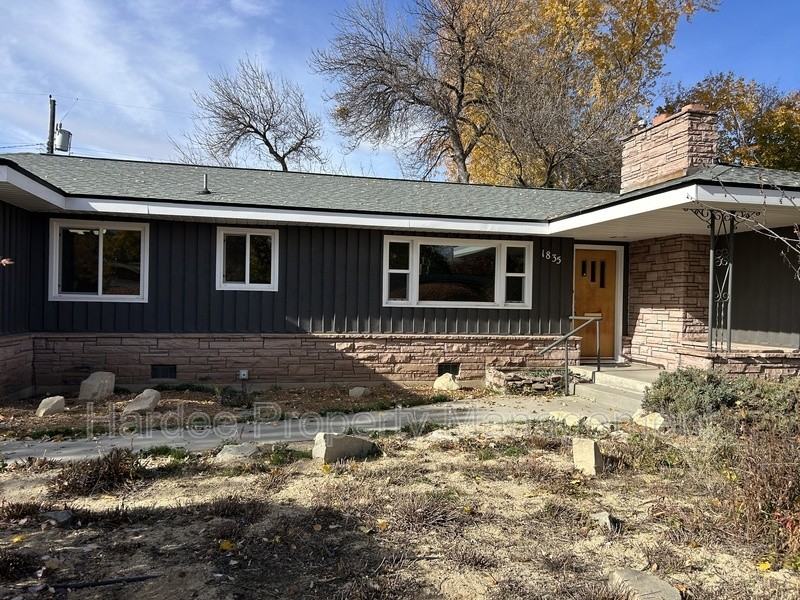 1835 S Broadmoor Dr - Photo 3 of 42
