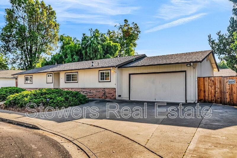 925 Saint Louis Ct - Photo 2 of 26