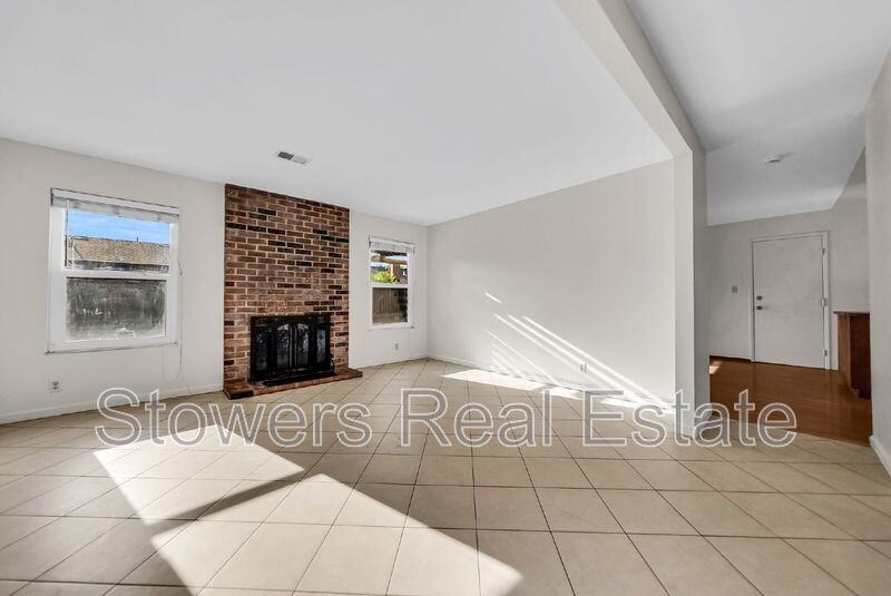 925 Saint Louis Ct - Photo 3 of 26