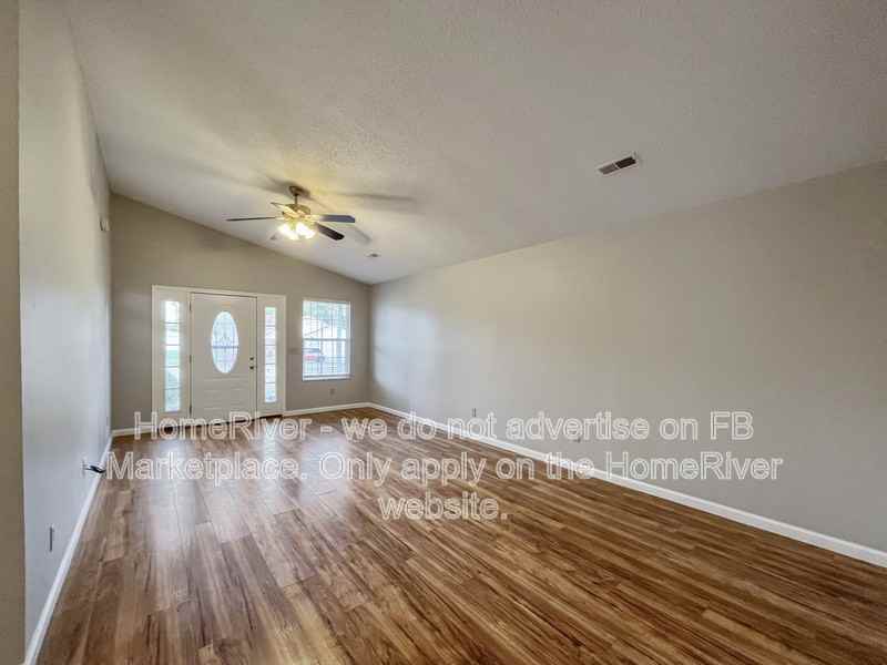 439 Martin Ave - Photo 2 of 25