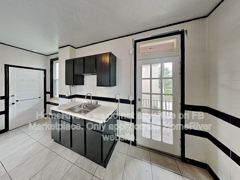 2602 Main St #1 - Photo 6 of 19