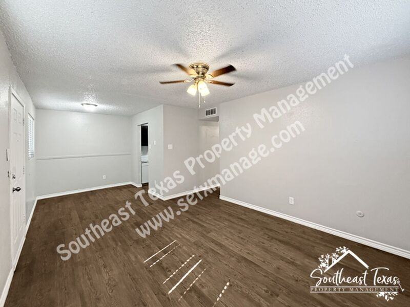 427 Pinchback Rd - Photo 3 of 8