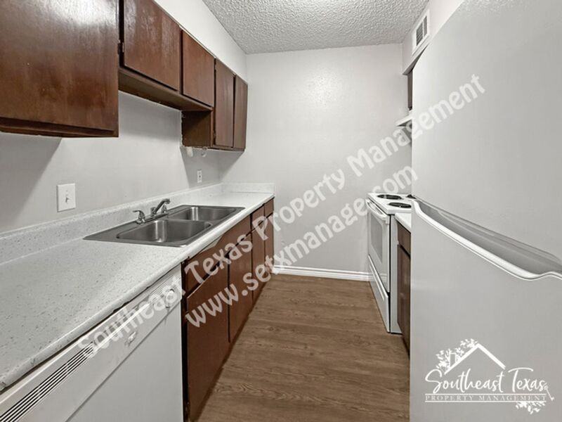 427 Pinchback Rd - Photo 5 of 8