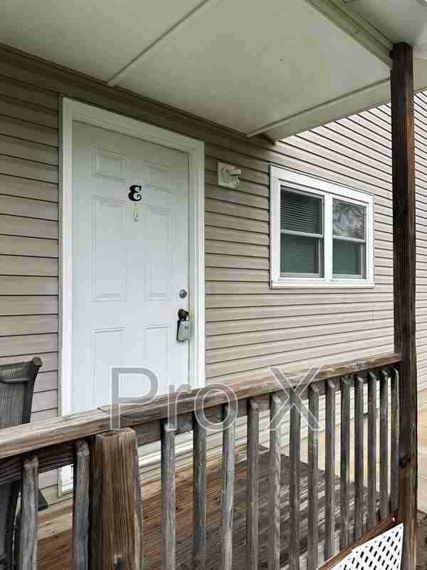 1116 S Elm St - Photo 2 of 10