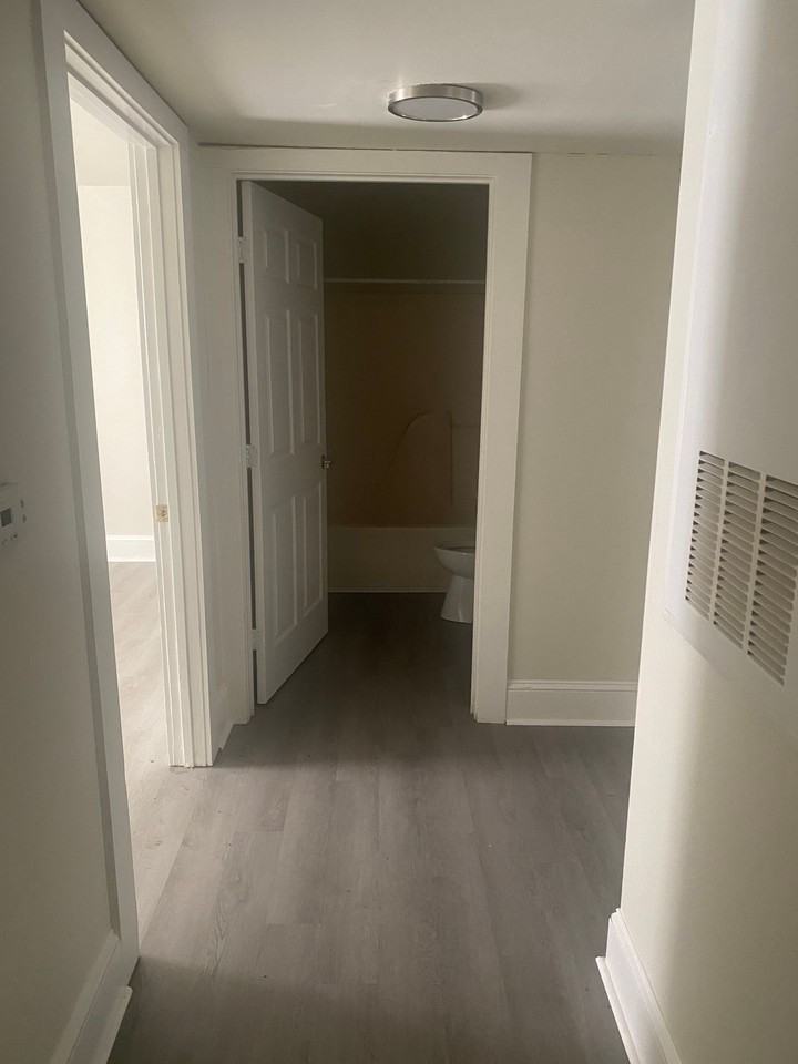Octagon House Apartments - Photo 5 of 10