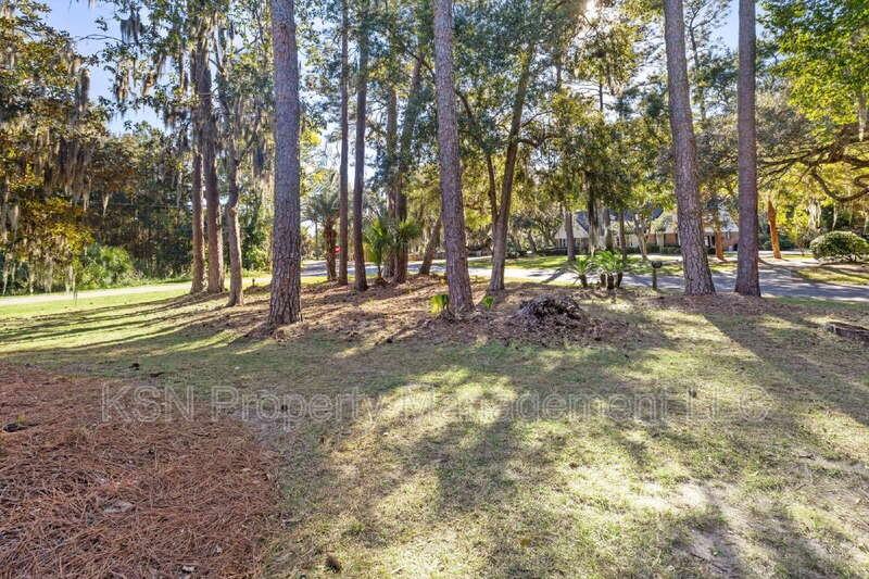 286 Cushing Drive - Photo 4 of 46