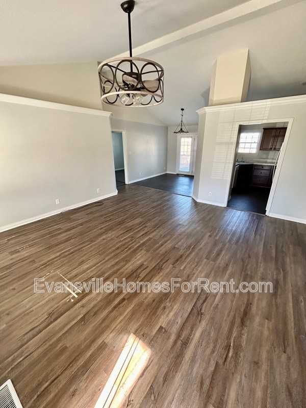 2306 Jewel Ct - Photo 3 of 18