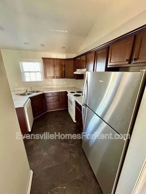 2306 Jewel Ct - Photo 4 of 18