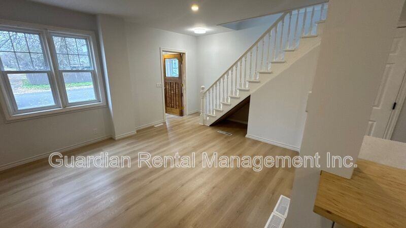 318 Cornwall Ave - Photo 3 of 21