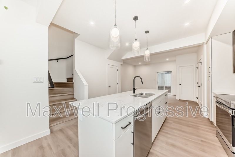 15724 103 Ave Nw #MAIN - Photo 6 of 19