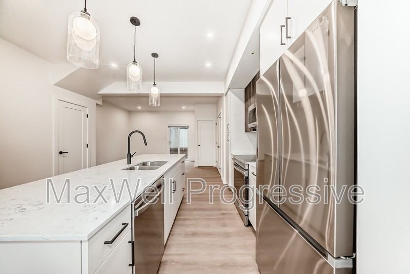 15724 103 Ave Nw #MAIN - Photo 7 of 19