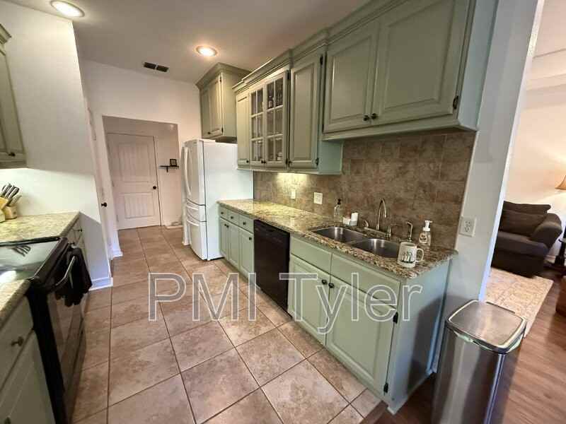 15160 Circle Dr - Photo 6 of 19