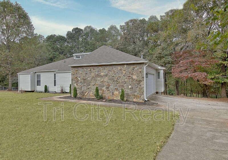 150 Drennan Dr - Photo 6 of 50