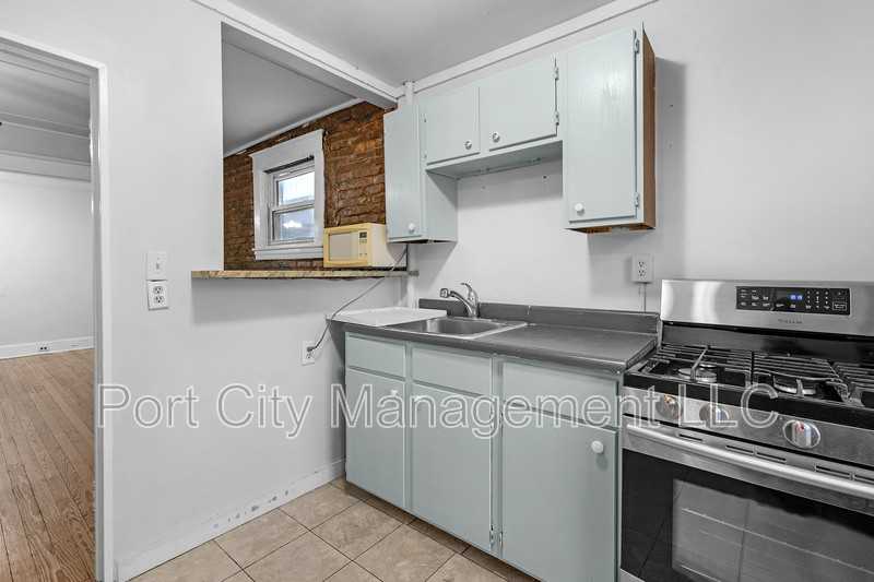4032 Roland Avenue - Photo 3 of 15