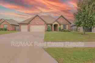 2202 Sw Tupelo Ave - Photo 1 of 1