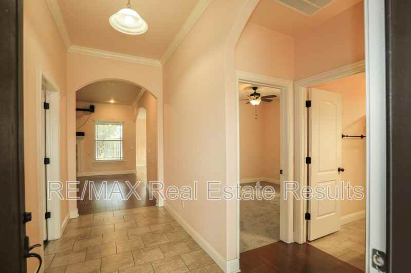 2202 Sw Tupelo Ave - Photo 6 of 49