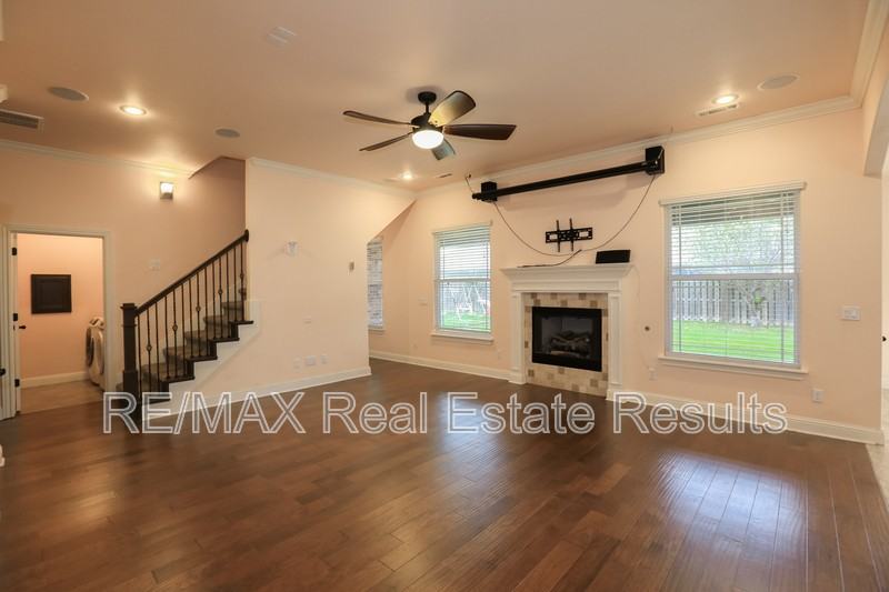 2202 Sw Tupelo Ave - Photo 7 of 49