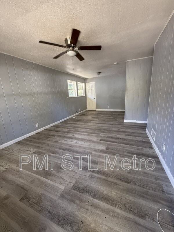 10816 Spring Garden Dr - Photo 2 of 11